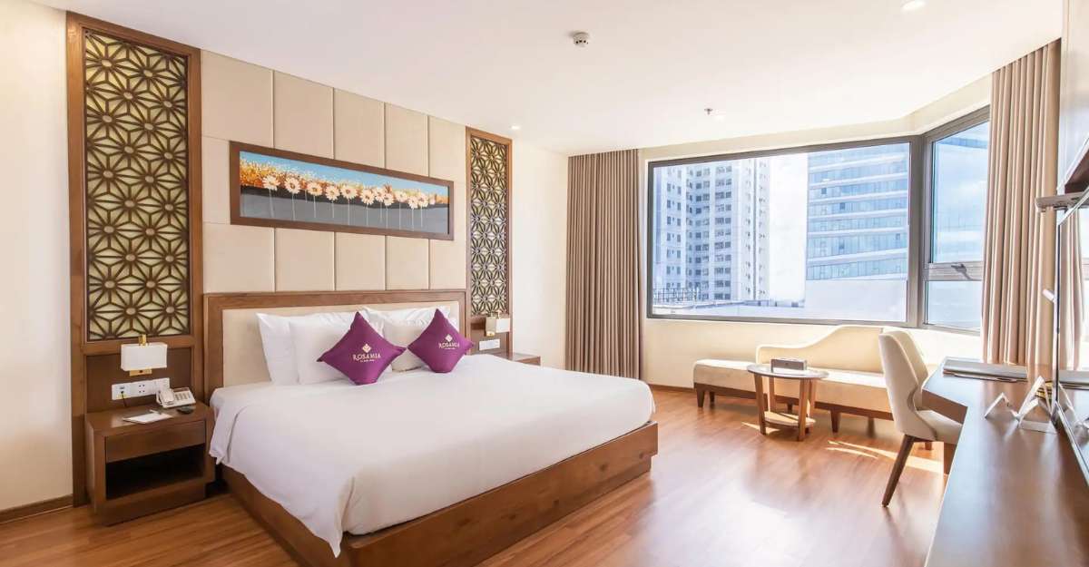 Không gian phòng Grand Double Partial Ocean View tại Rosamia Danang Hotel