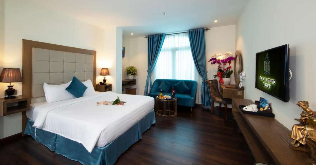 Phòng Grand Luxury With City View tại Blue Diamond Luxury Hotel