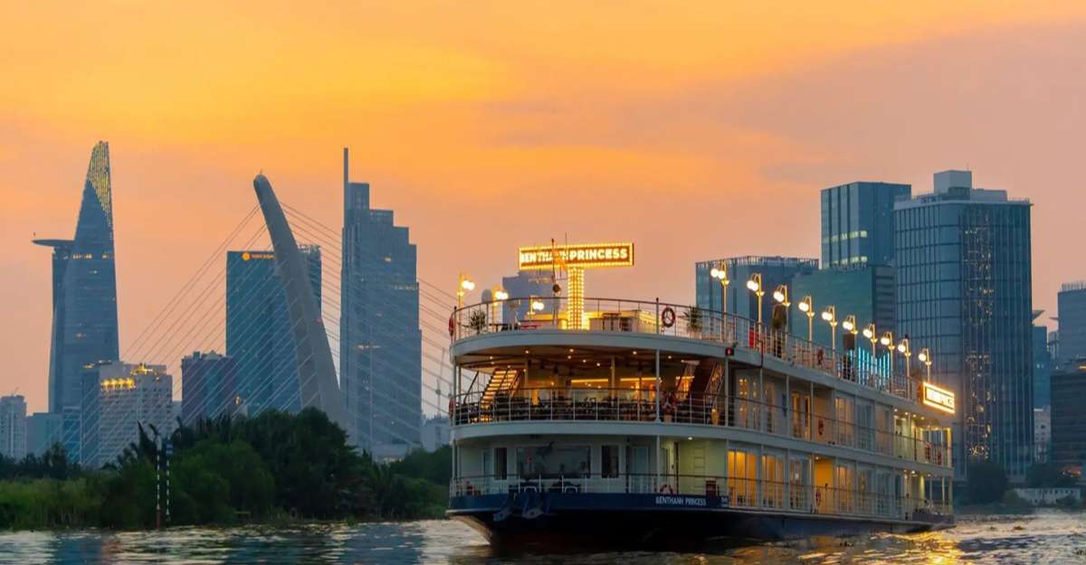 Ăn tối và du ngoạn sông Sài Gòn trên tàu Bến Thành Princess