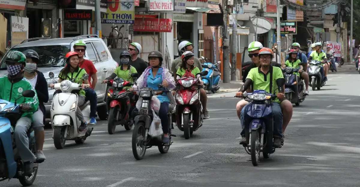 Khám phá Sài Gòn bằng xe máy