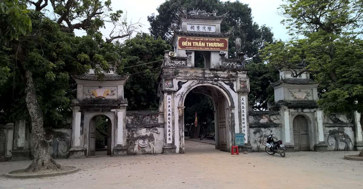 Đền Trần Thương