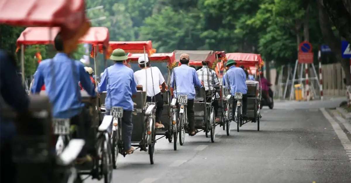 Đạp xích lô quanh Phố Cổ