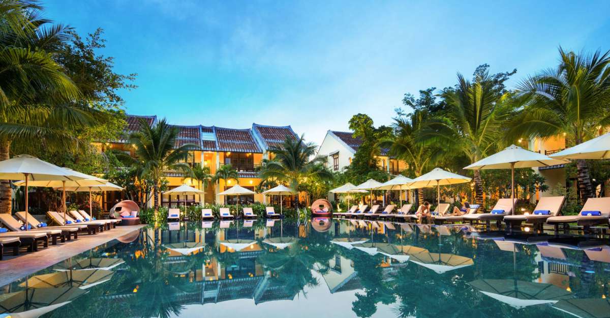 Mulberry Collection Silk Village sở hữu bể bơi ngay trung tâm khu nghỉ dưỡng