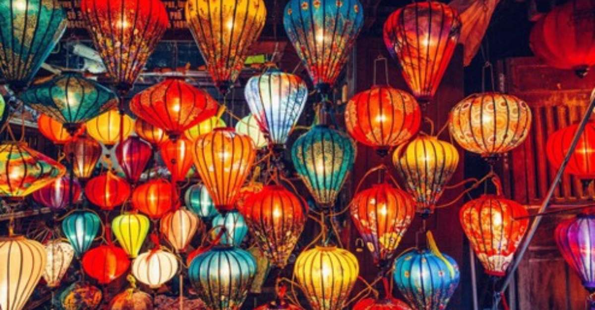 Lồng đèn cổ - nét đặc trưng của chợ đêm Hội An