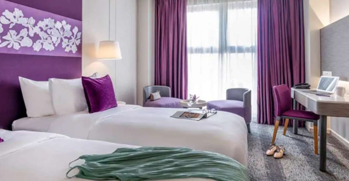 Không gian rộng rãi tại phòng Privilege With 2 Single Beds tại Mercure Hải Phòng