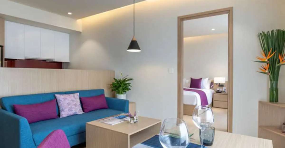 Phòng khách rộng rãi tại 1 Bedroom Apartment khách sạn Mercure Hải Phòng