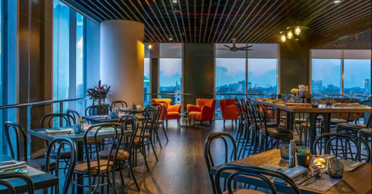 Nhà hàng Rooftop restaurant & bar tuyệt đẹp tại khách sạn 5 sao Mercure Hải Phòng