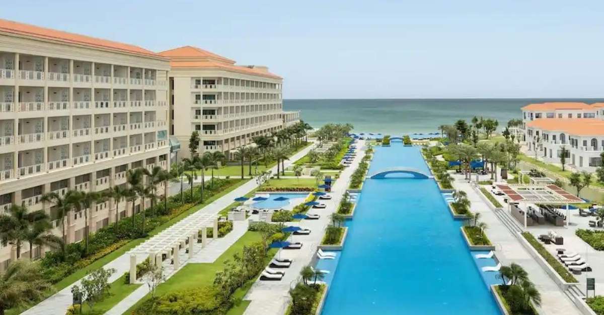Hồ bơi vô cực dài nhất Đà Nẵng tại Sheraton Grand Danang Resort & Convention Center