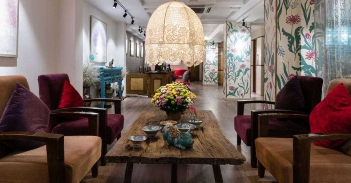 Không gian sảnh chờ tại Asian Ruby Center Point Hotel