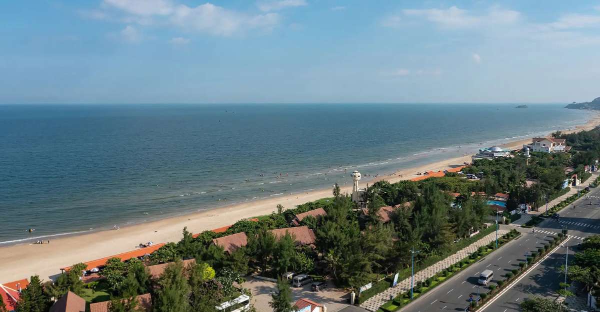 Caroline Beach Vung Tau nằm gần ngay cạnh biển Bãi Sau