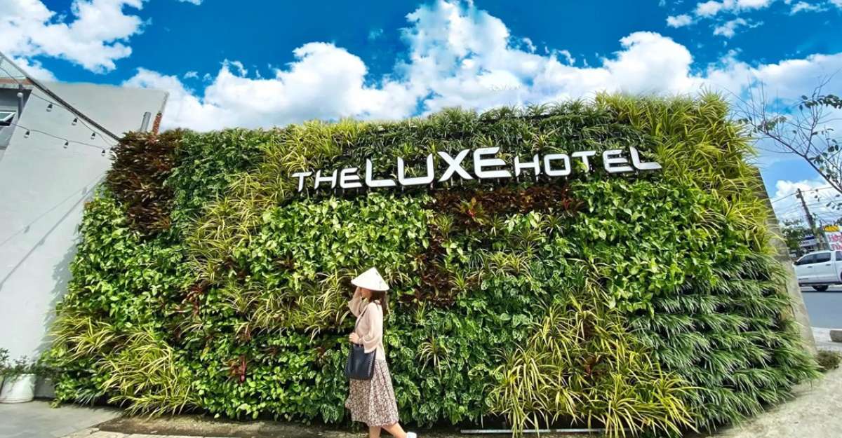 Ảnh The Luxe Hotel nhìn từ phía trước