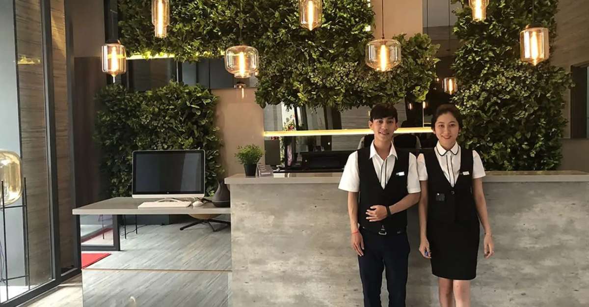 Dịch vụ lễ tân 24/7 tại The Luxe Hotel