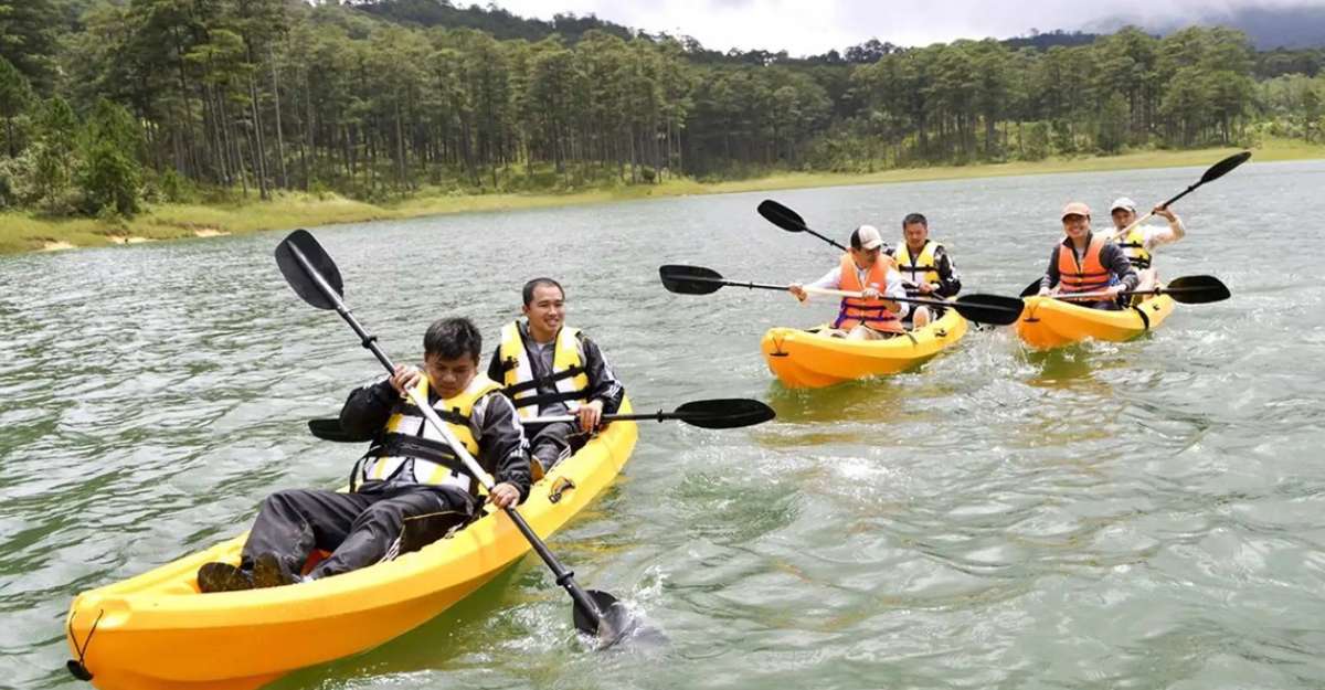 Tour Trekking Núi Samson & Trải Nghiệm Chèo Thuyền Kayak Tại Hồ Tuyền Lâm, Đà Lạt