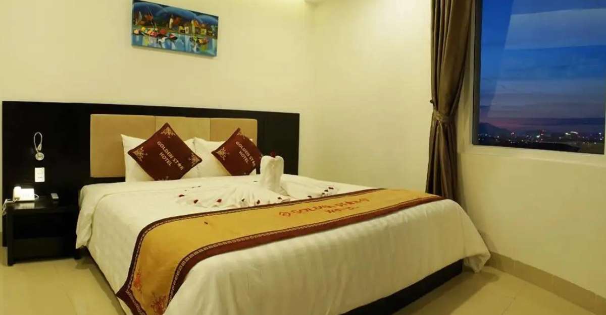 Không gian Deluxe Double tại Golden Star Hotel Đà Nẵng phòng