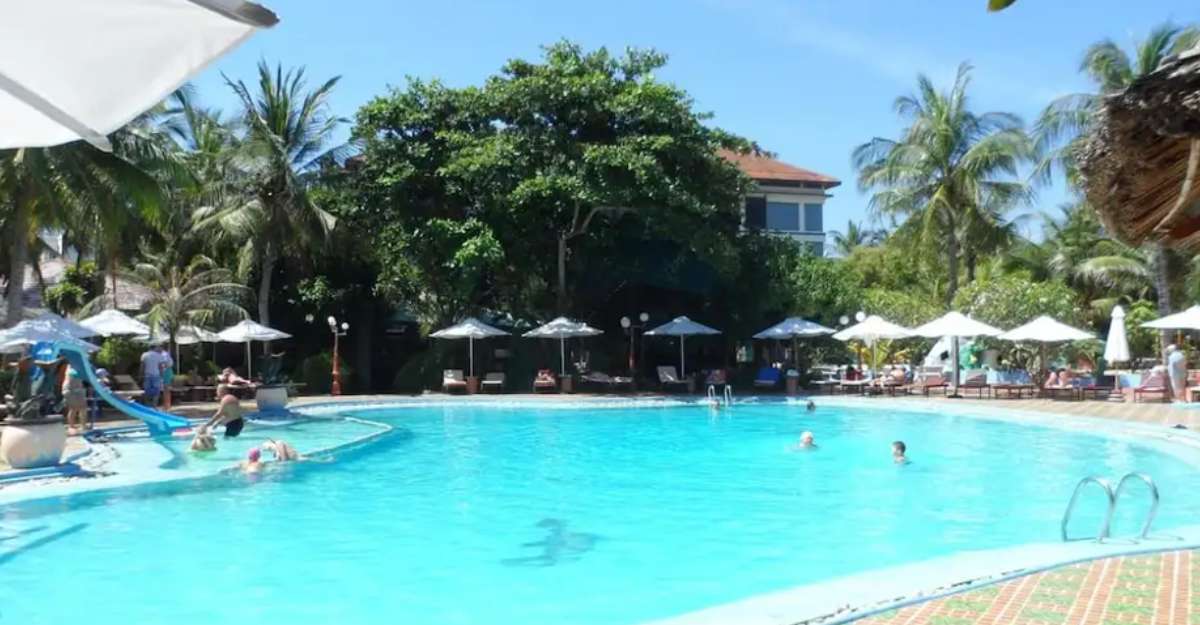 Hồ bơi ngoài trời tại Palmira Beach Resort & Spa