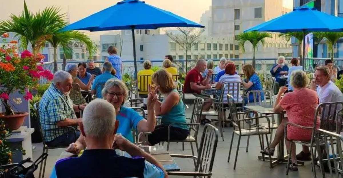 Quầy bar, Coffee và phòng lounge tại Acnos Hotel