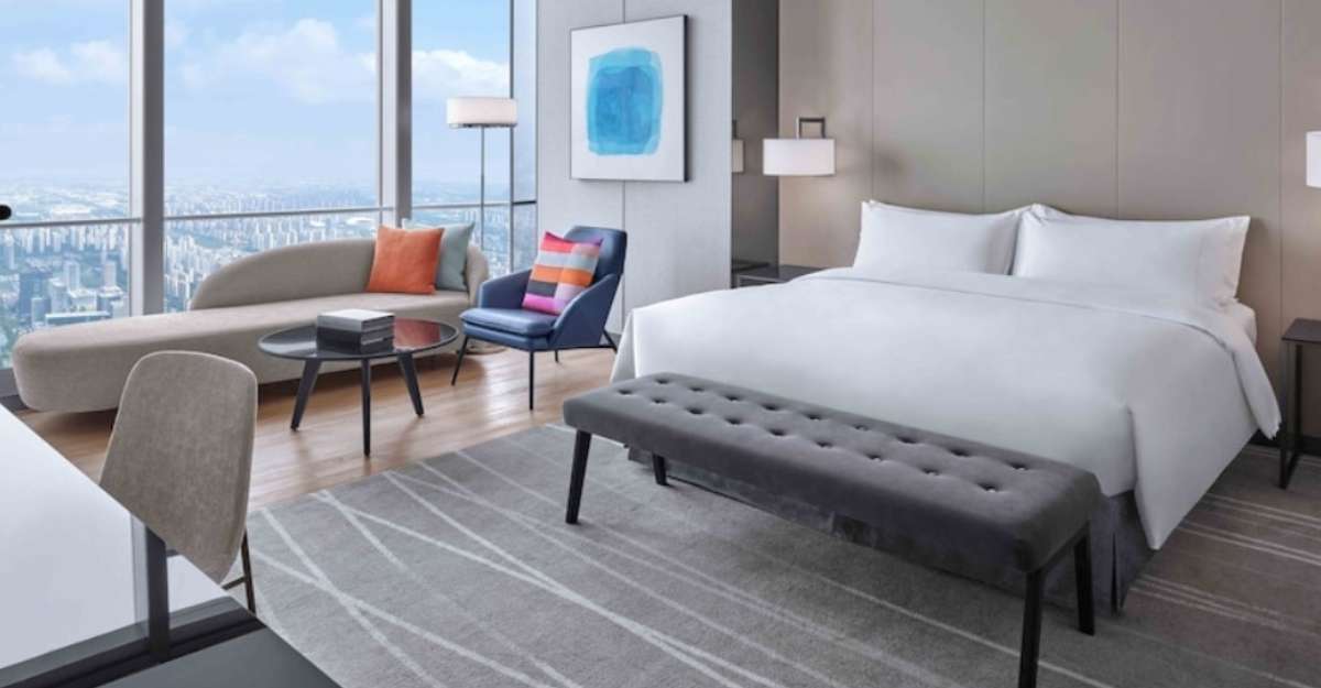 Phòng Deluxe 1 Queen Bed Lake View tại khách sạn Niccolo Suzhou