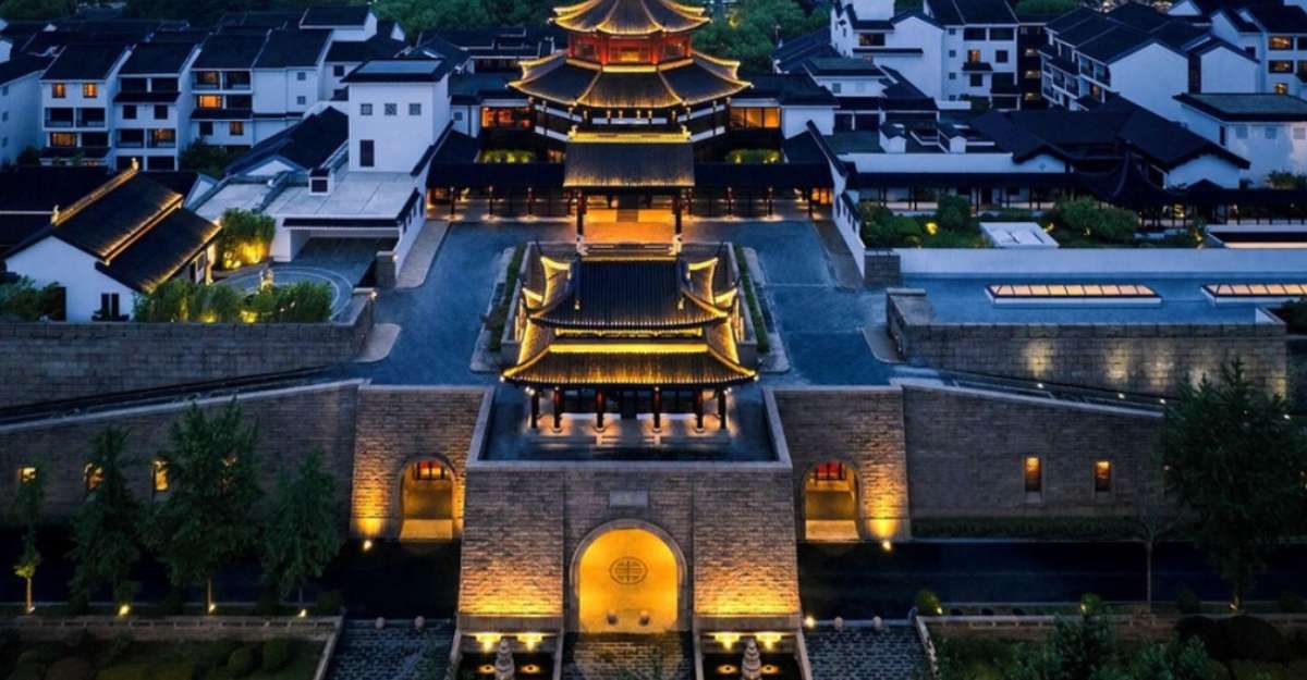 Khách sạn Pan Pacific Suzhou càng nguy ngoa lộng lẫy về đêm