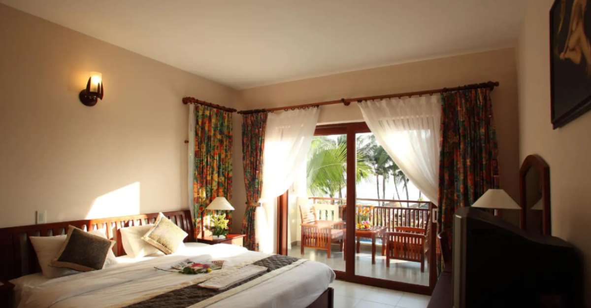 Deluxe Double Or Twin With Pool View tại Canary Beach Resort