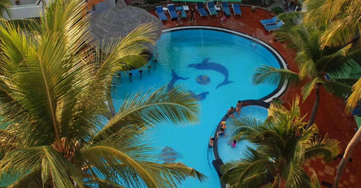 Hồ bơi – Jacuzzi tại Canary Beach Resort