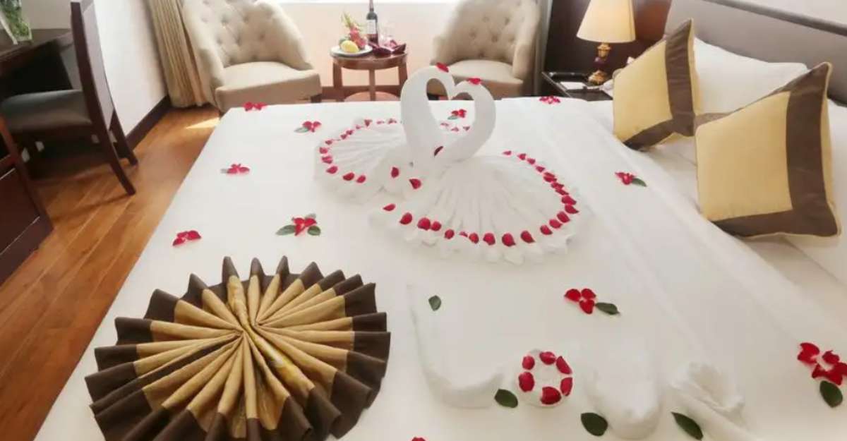 Junior Suite King Bed tại Lenid Hotel Tho Nhuom