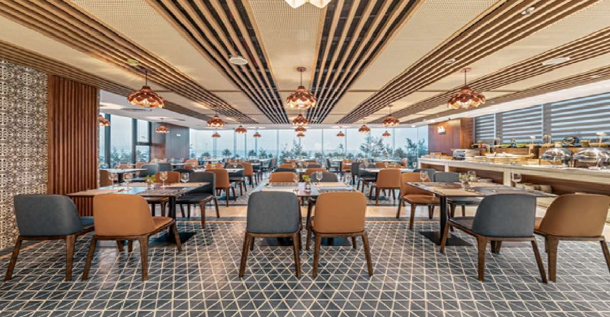 Nhà hàng tại Mangata Beachfront Hotel