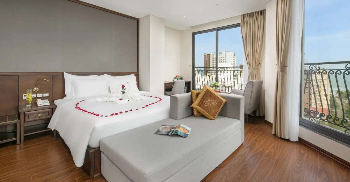 Phòng Suite Double With Bathtub Ocean View tại Cosmos Hotel Danang