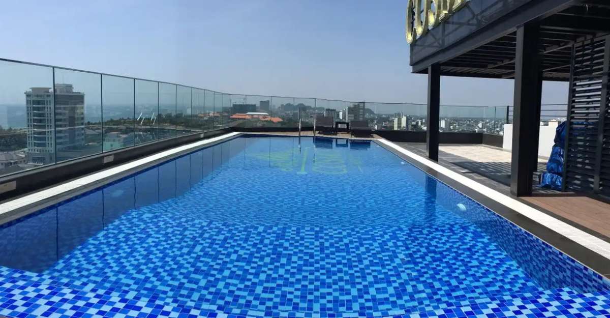 Ảnh Cosmos Hotel Danang tại bể bơi ngoài trời