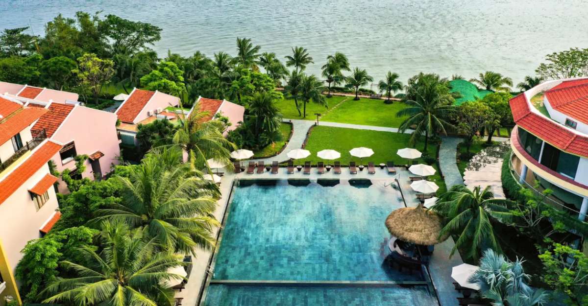 Hồ bơi vô cực tại Bel Marina Hoi An Resort