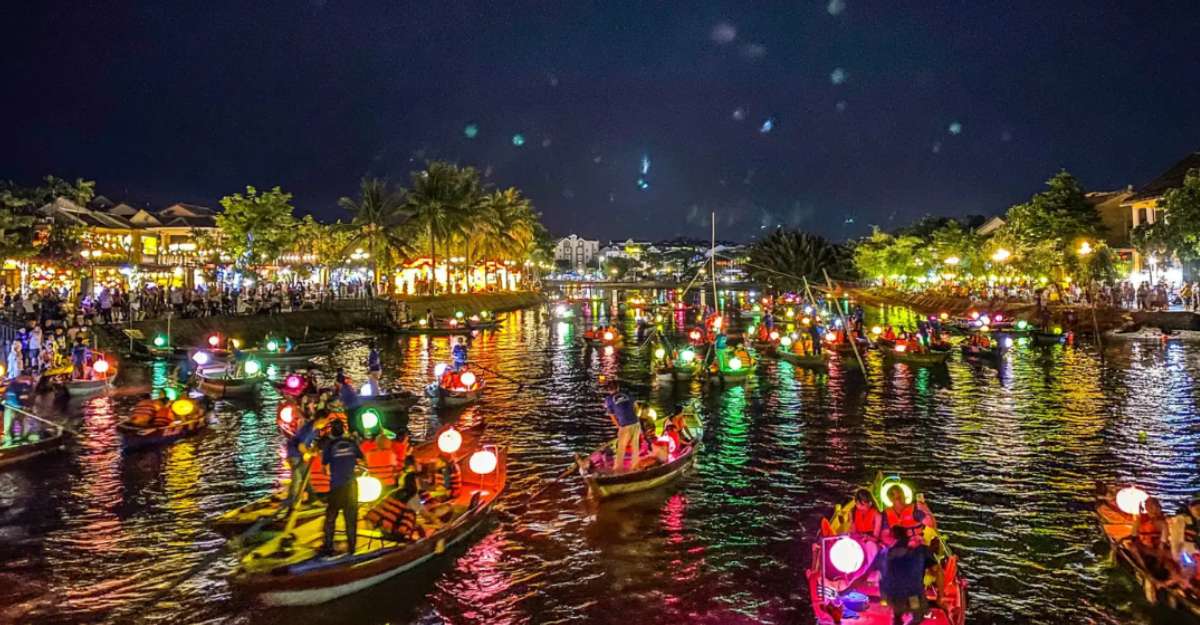 Đi thuyền trên sông Hoài