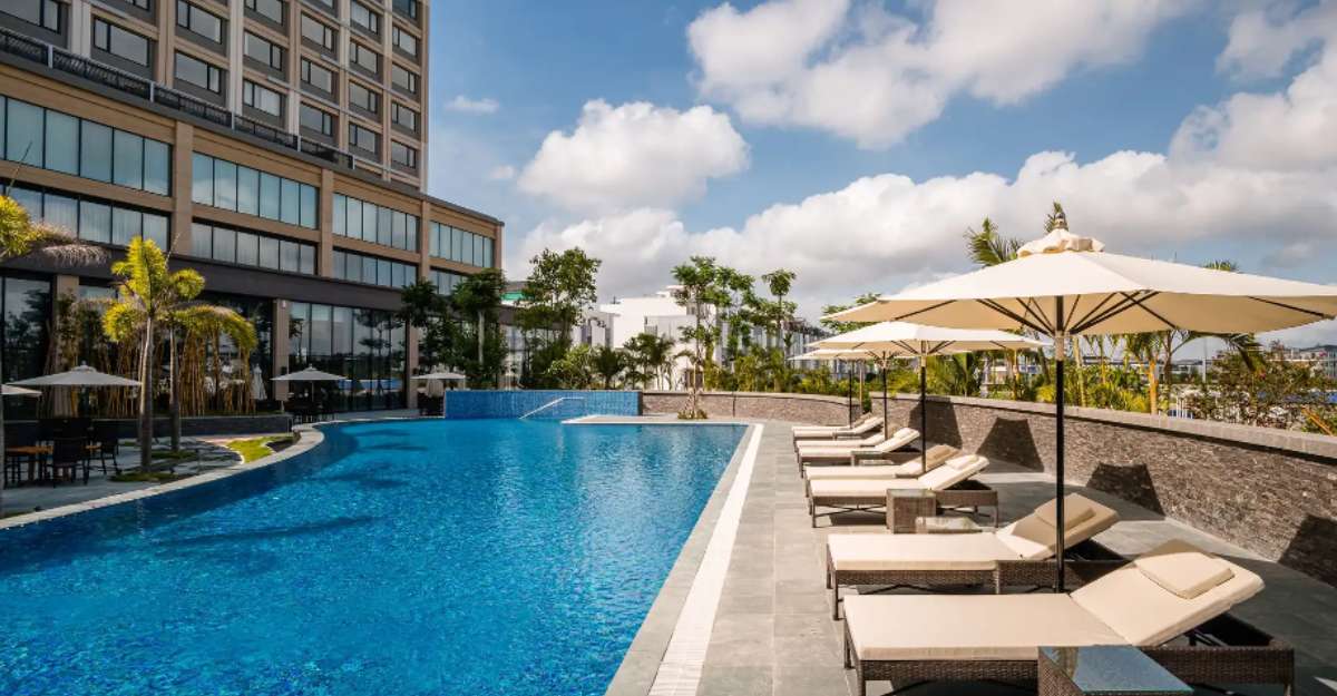 Hồ bơi ngoài trời tại Hotel Nikko Hai Phong