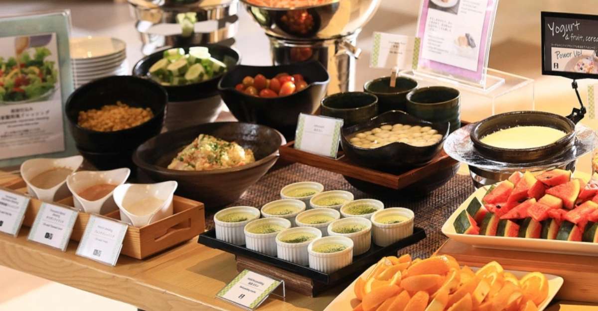 Khu vực buffet sáng tại nhà hàng Sharaku Japanese Restaurant của khách sạn Sotetsu Grand Fresa Saigon