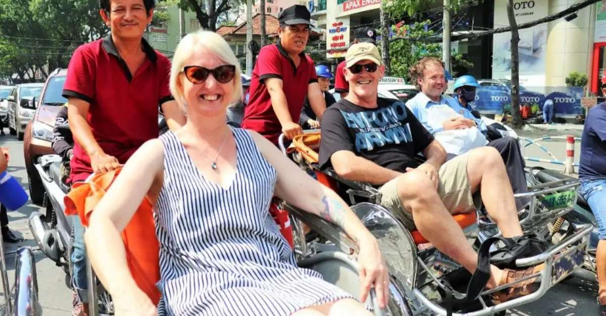 Tour xích lô Sài Gòn - Nửa ngày
