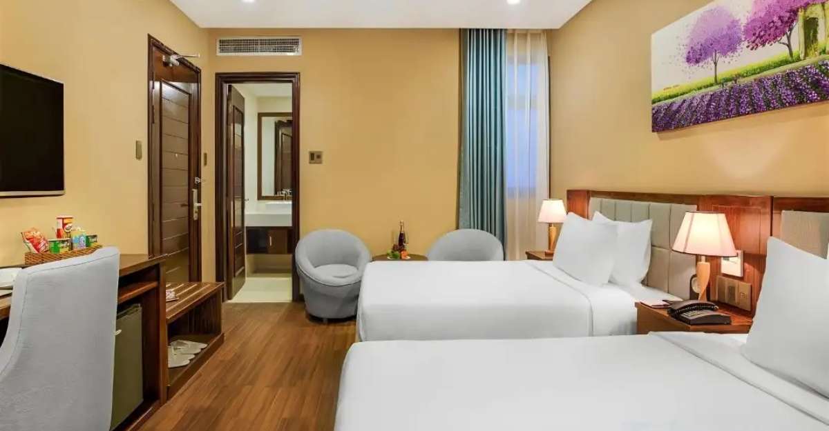 Phòng Superior Triple Window tại Yarra Ocean Suites Danang