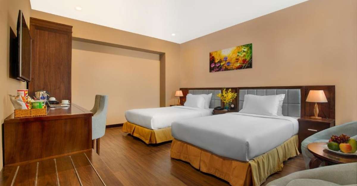 Không gian phòng Superior Twin Without Window 60 Minute Spa Treatment tại Yarra Ocean Suites Danang