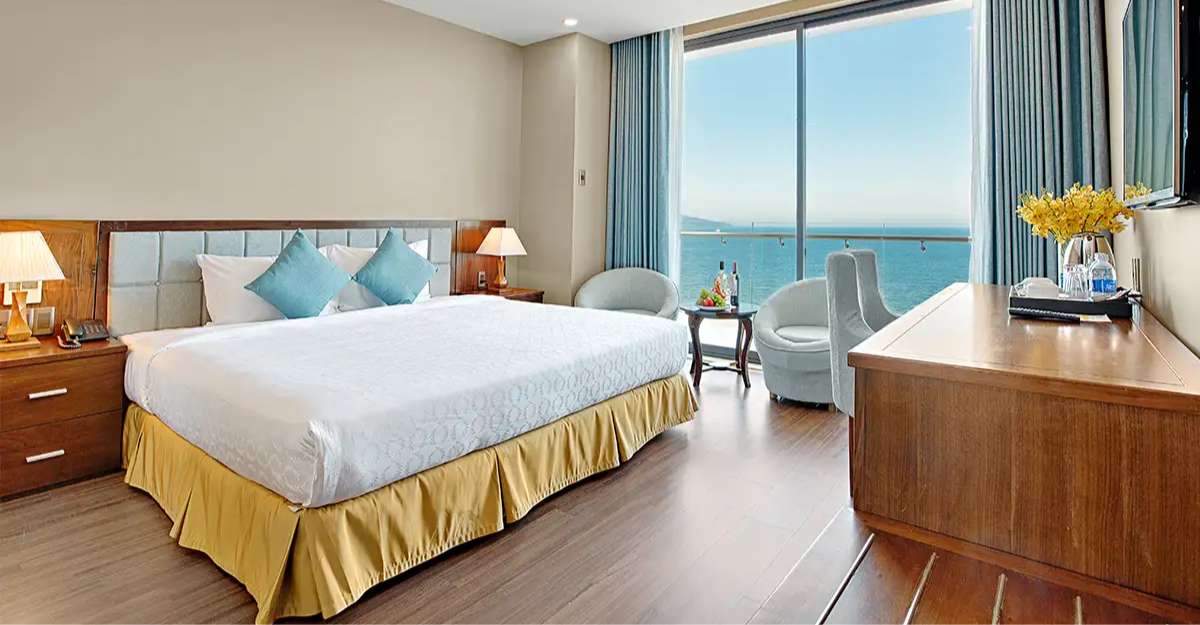 Phòng Junior King tại Yarra Ocean Suites Danang