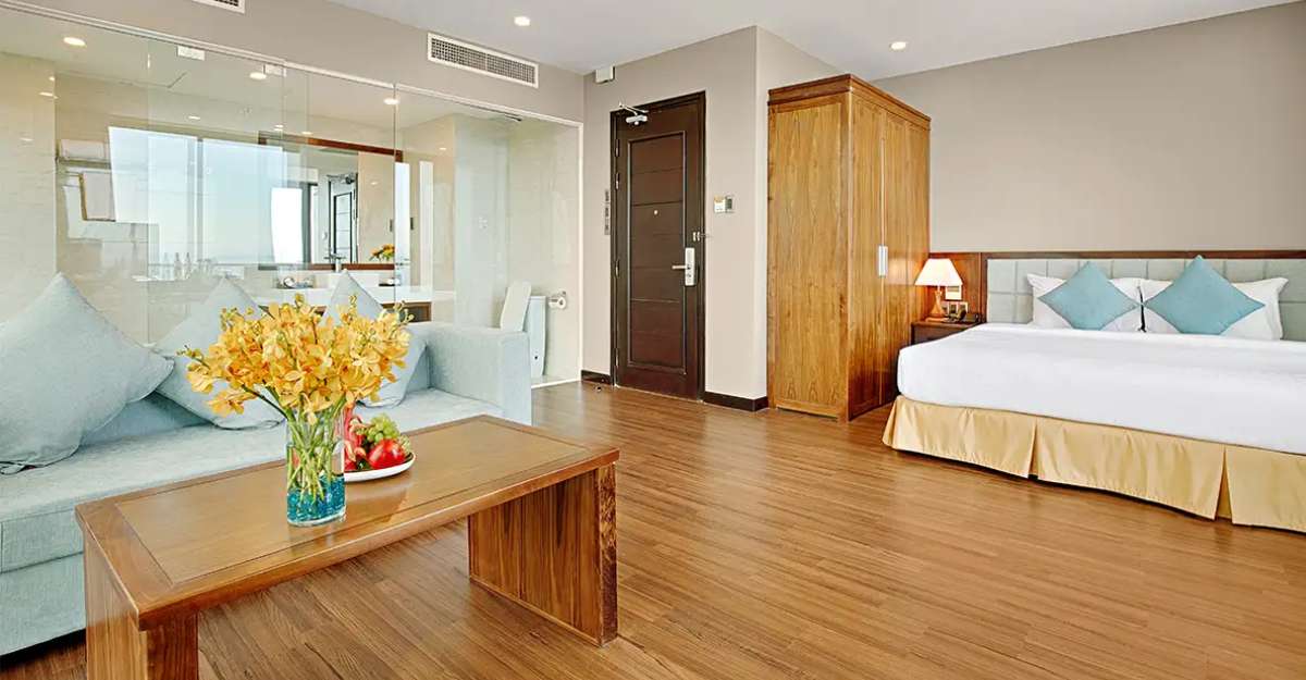Phòng Premium King tại Yarra Ocean Suites Danang