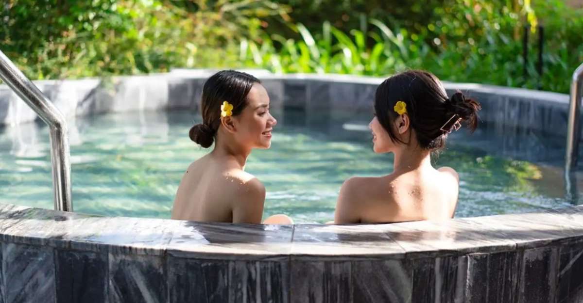 Suối nước nóng Bình Châu