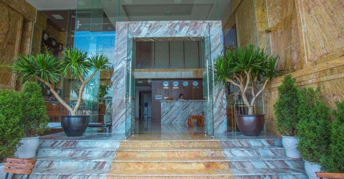 Không gian sảnh chờ tại De Lamour Hotel