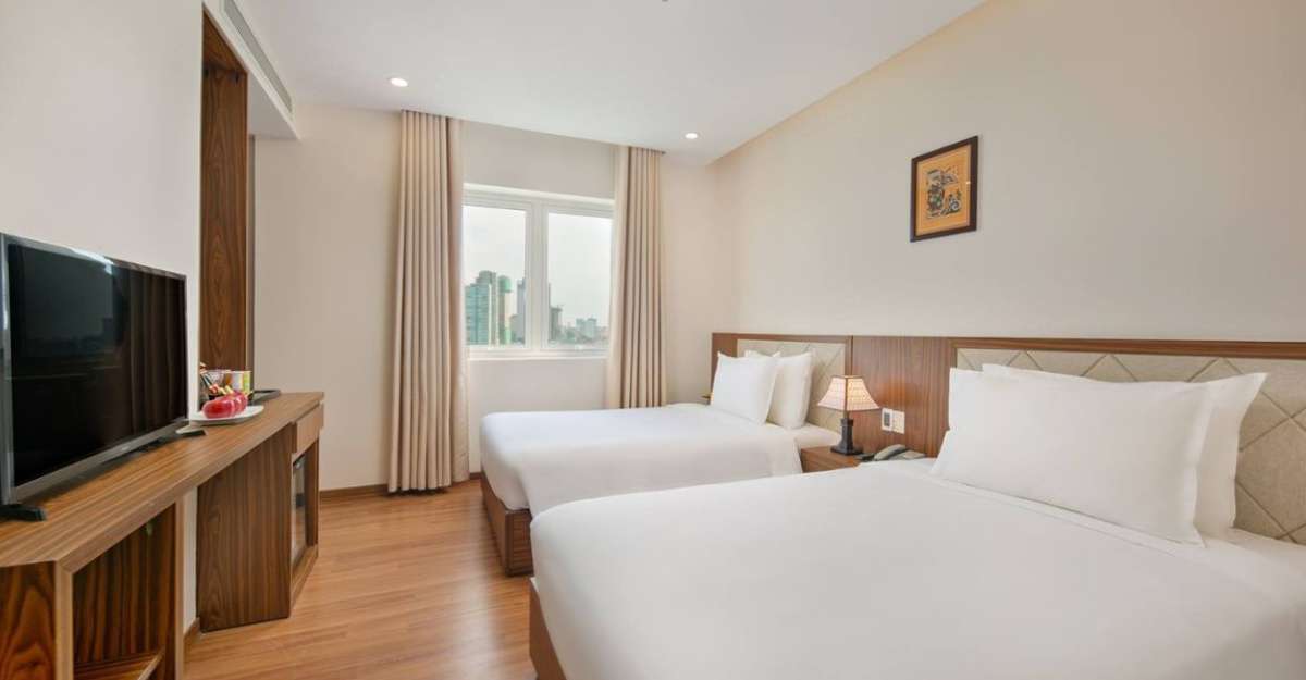 Không gian phòng Superior Twin tại De Lamour Hotel