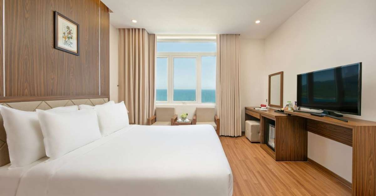 Không gian phòng Excutive Double Sea View tại De Lamour Hotel