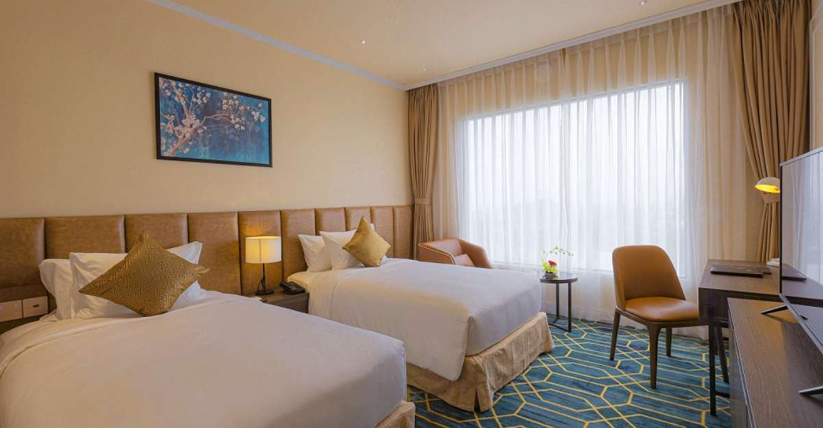 Phòng Deluxe Twin City View tại La Vela Hue Hotel