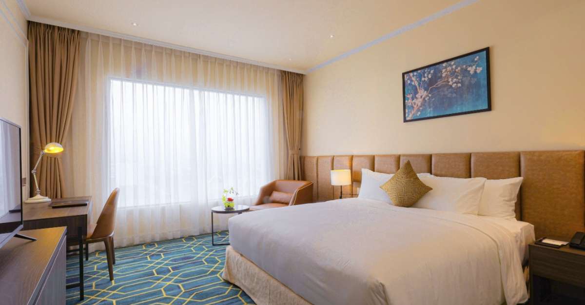 Phòng Deluxe Double City View tại La Vela Hue Hotel