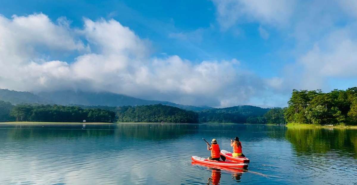 Chèo thuyền Kayak trên hồ Tuyền Lâm