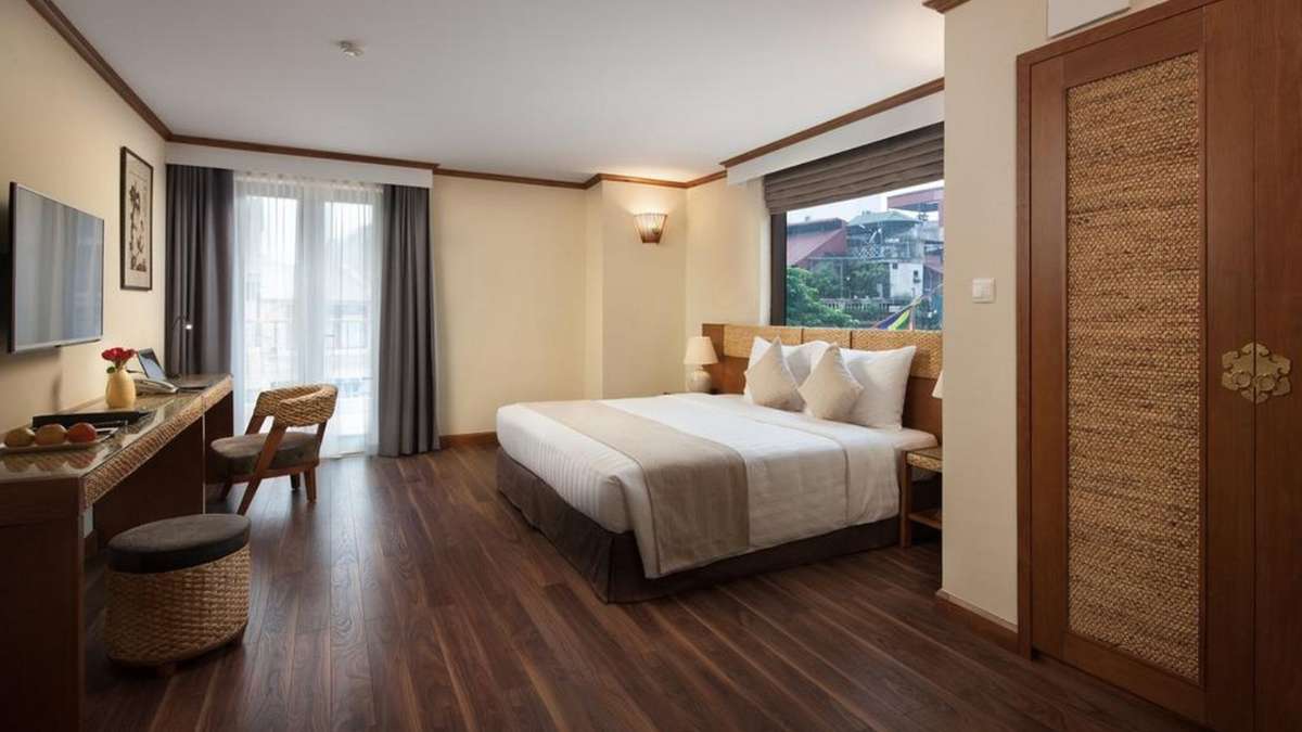 Phòng Luxury Room With Double Or Twin Bed And Balcony tại MK Premier Boutique Hotel