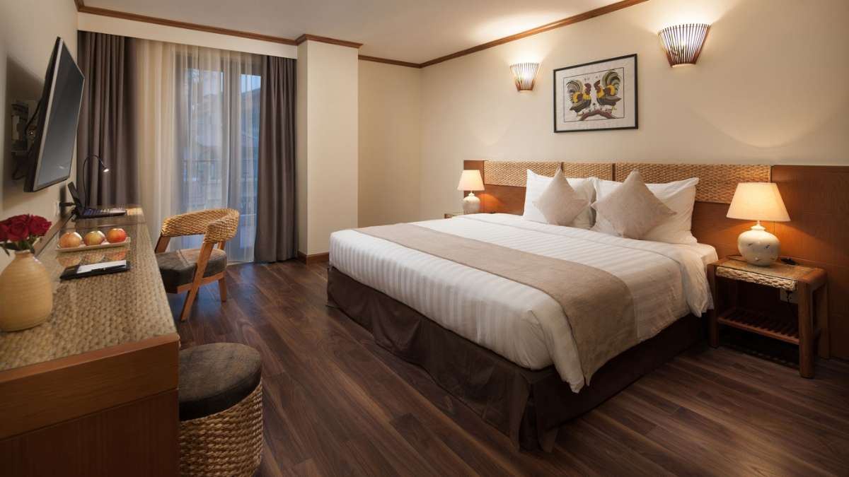 Không gian sang trọng của Balcony Suite tại MK Premier Boutique Hotel