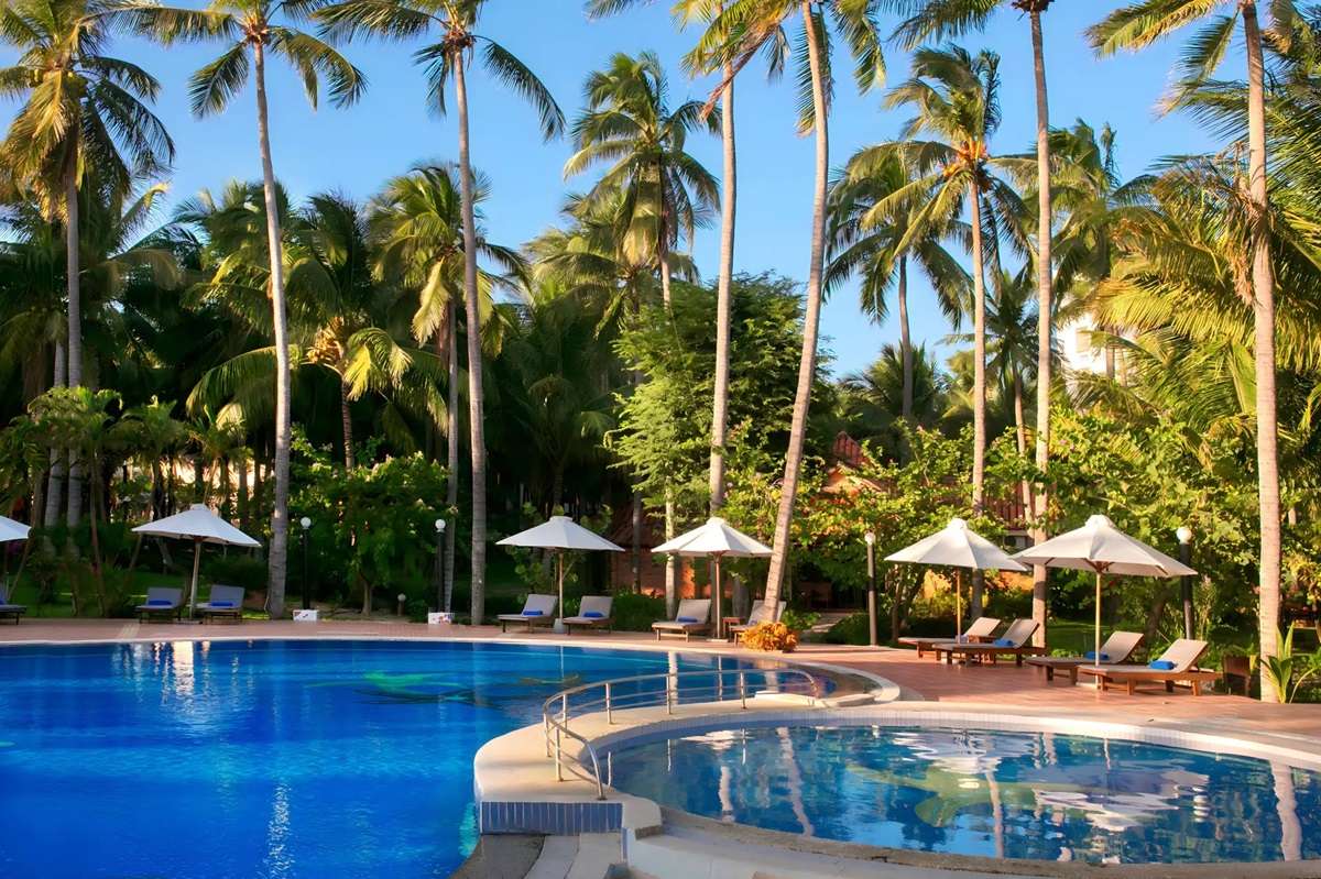 Hồ Bơi tại Sea Lion Beach Resort & Spa