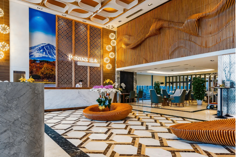 Không gian sảnh chờ của Peninsula Hotel Da Nang