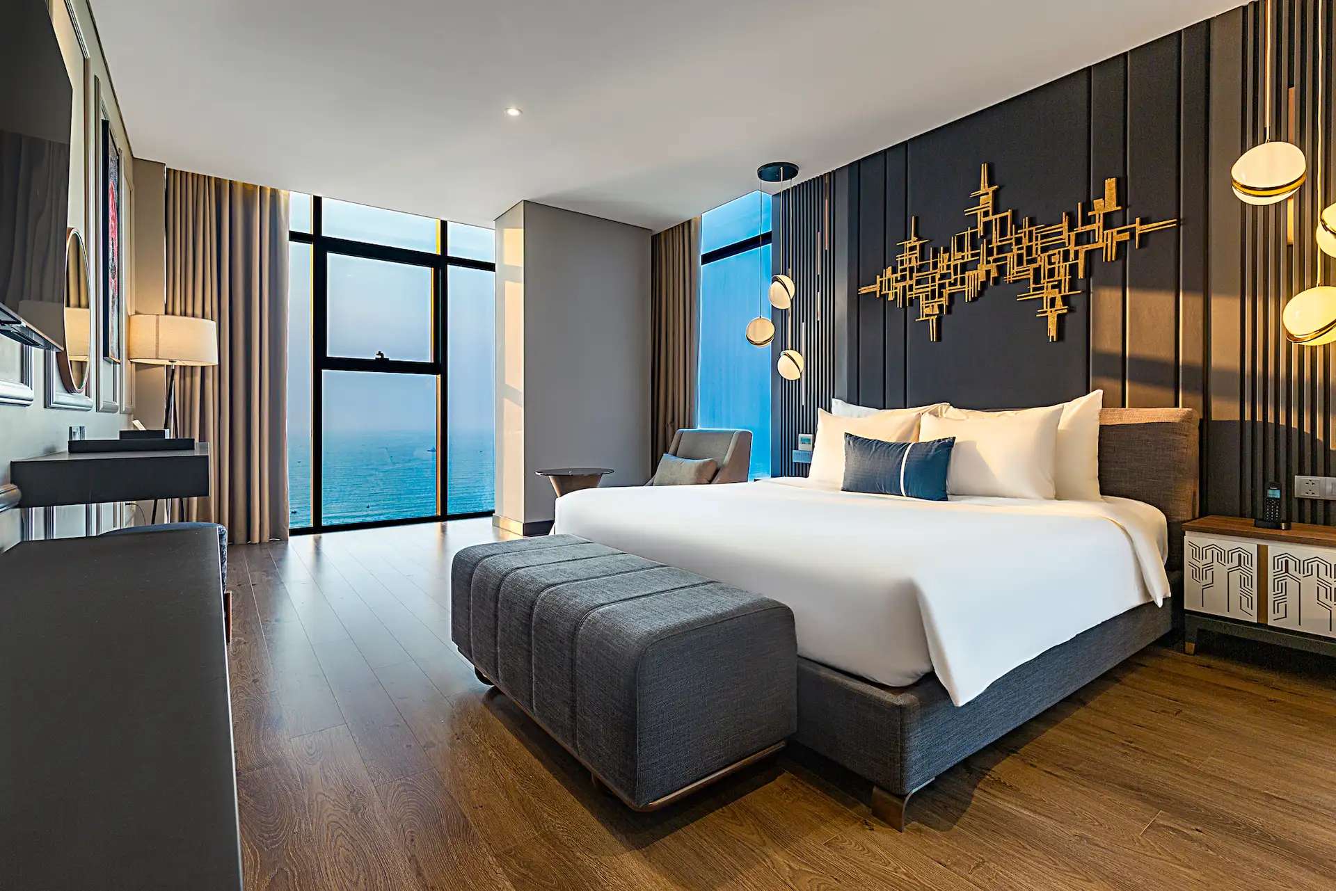 Peninsula Hotel Da Nang phòng Peninsula Suite