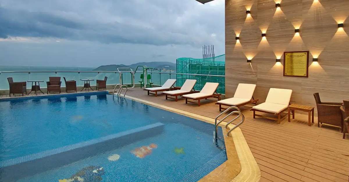 Hồ bơi tại Melissa Hotel Nha Trang